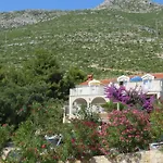 Beachfront Vala With A Swimming Pool Apartman