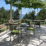 Beachfront Vala With A Swimming Pool *
