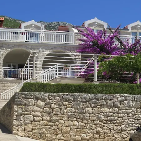 Apartman Beachfront Vala With A Swimming Pool *