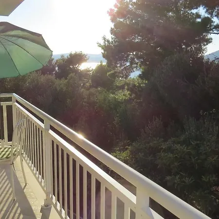 Beachfront Vala With A Swimming Pool