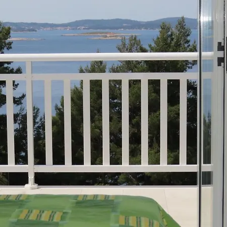 Beachfront Vala With A Swimming Pool