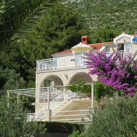 Beachfront Vala With A Swimming Pool * Orebić