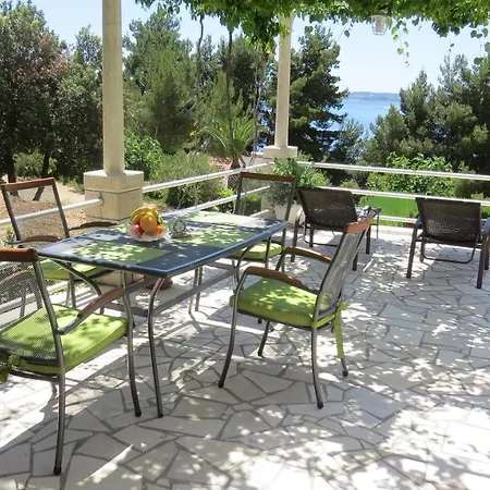 Apartment Beachfront Vala With A Swimming Pool *