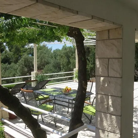 Beachfront Vala With A Swimming Pool