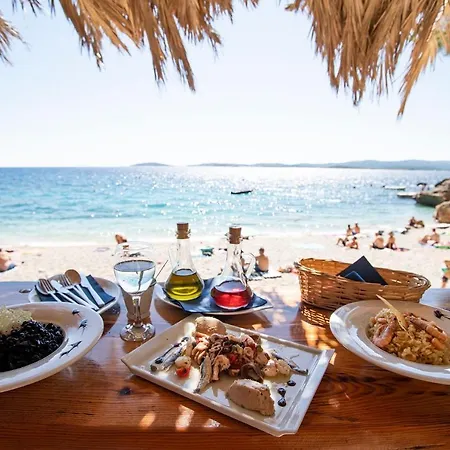 شقة Beachfront Vala With A Swimming Pool أوروبيتش