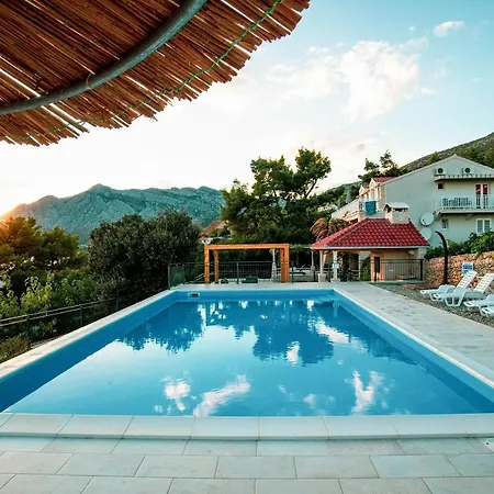 Beachfront Vala With A Swimming Pool * Orebic