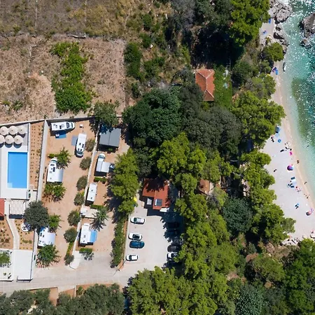 Beachfront Vala With A Swimming Pool Apartment *