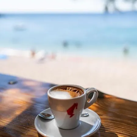 شقة Beachfront Vala With A Swimming Pool *