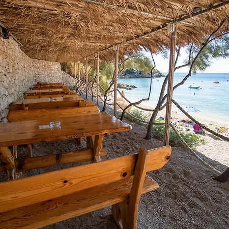 Apartment Beachfront Vala With A Swimming Pool *