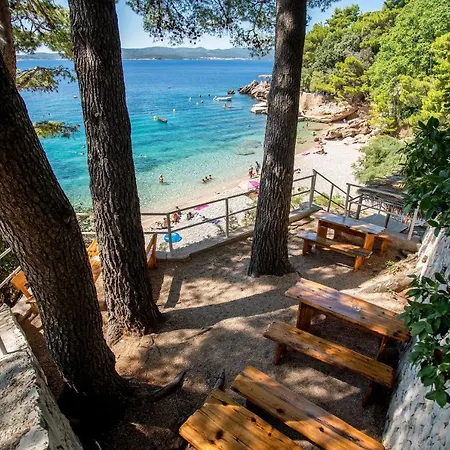 Beachfront Vala With A Swimming Pool شقة *