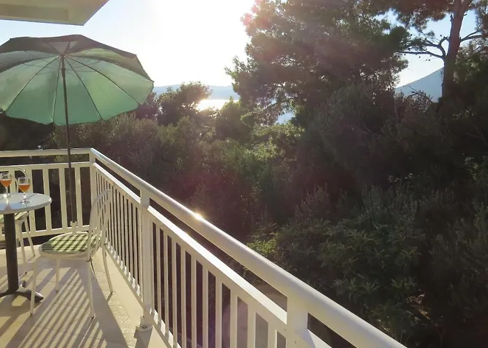 Beachfront Vala With A Swimming Pool