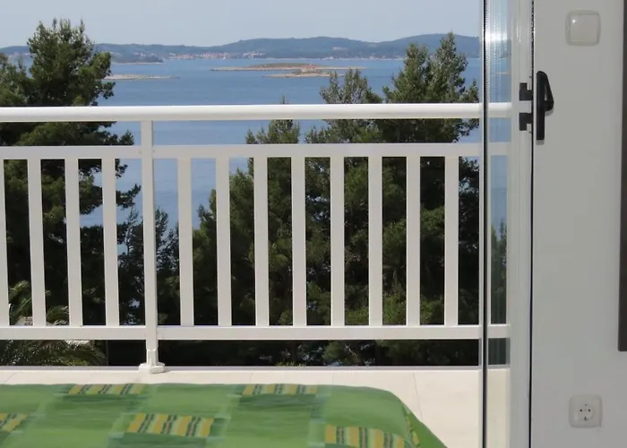 Beachfront Vala With A Swimming Pool