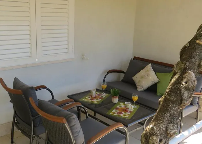 Beachfront Vala With A Swimming Pool Apartman Orebić