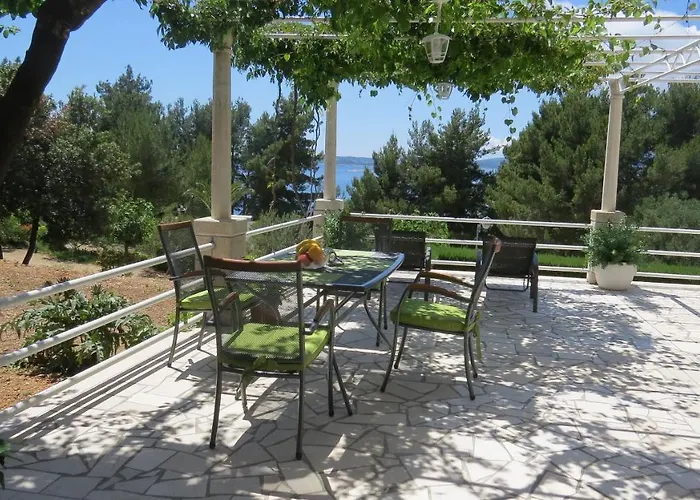 Beachfront Vala With A Swimming Pool *