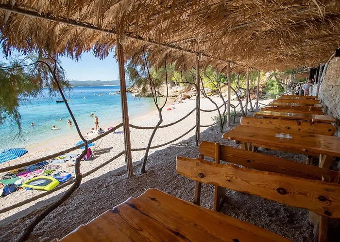 Beachfront Vala With A Swimming Pool