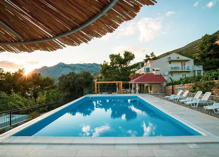 Beachfront Vala With A Swimming Pool Apartman