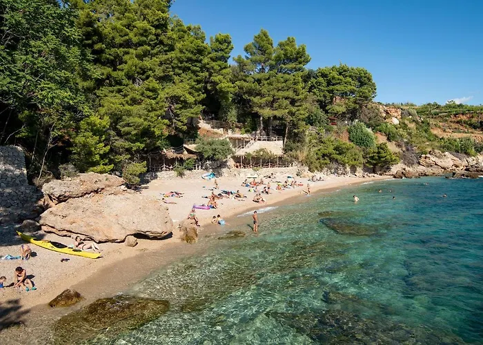 Beachfront Vala With A Swimming Pool Apartman