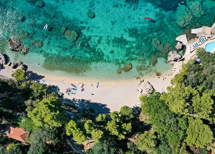 Beachfront Vala With A Swimming Pool Apartman *