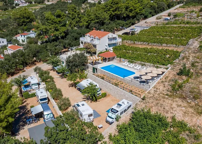 Beachfront Vala With A Swimming Pool Apartman *