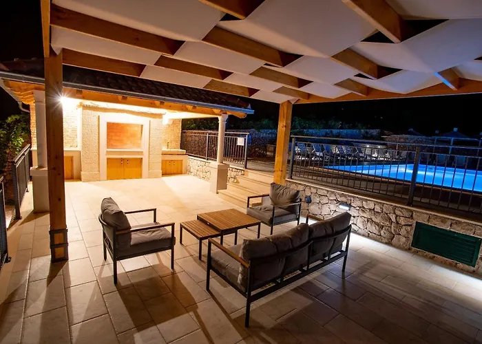 Apartman Beachfront Vala With A Swimming Pool *