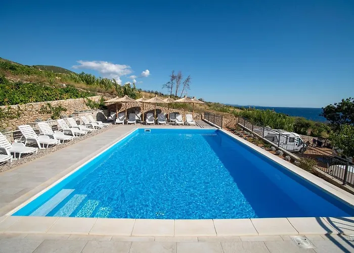 Beachfront Vala With A Swimming Pool * Orebić
