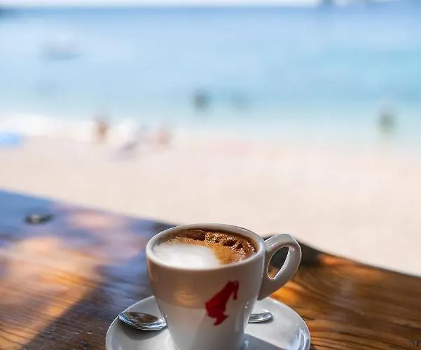 Apartman Beachfront Vala With A Swimming Pool *