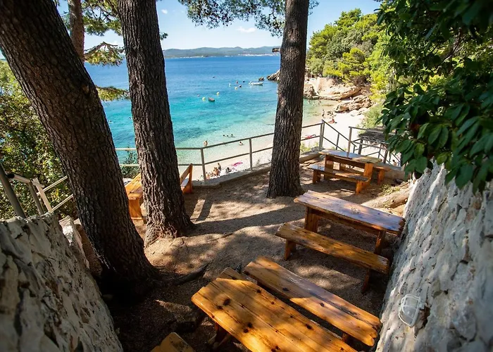 Apartman Beachfront Vala With A Swimming Pool